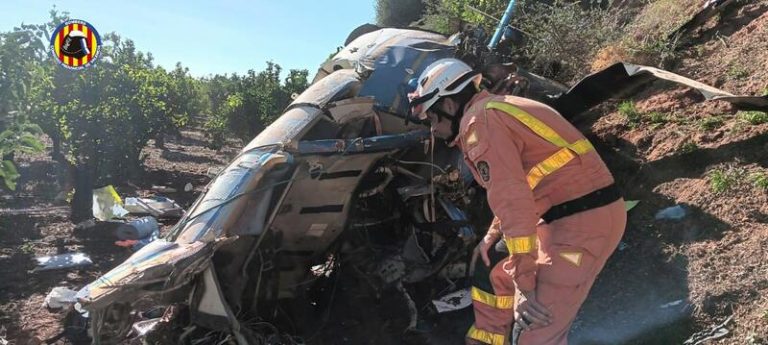 Tres muertos tras colisionar un helicóptero con las líneas de alta tensión en Puçol (Valencia)