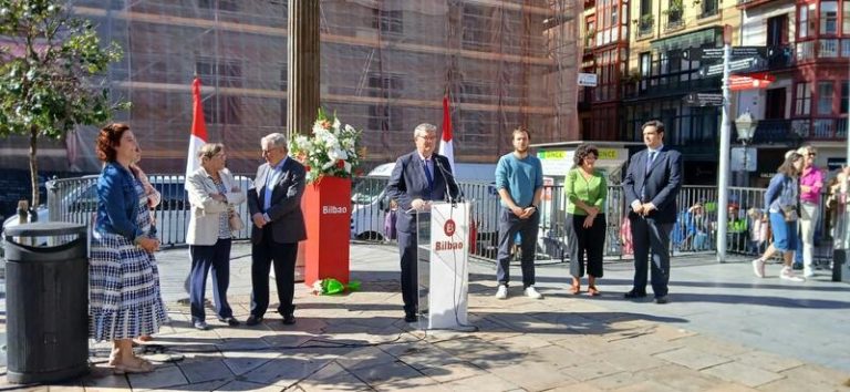 Bilbao rinde homenaje en el aniversario de su nacimiento a Unamuno, un bilbaíno 