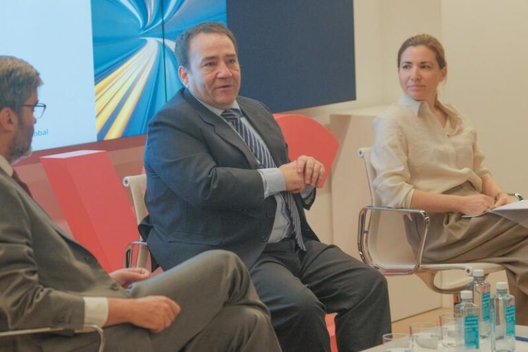 Illueca abre el debate de la OPA de BBVA a Sabadell en un 