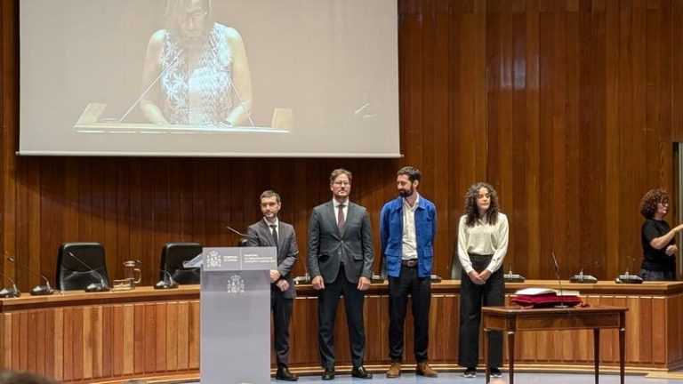 Bustinduy tiende la mano al PP para dialogar 