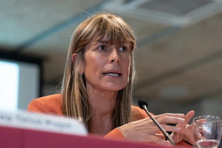 La Audiencia de Madrid aplaza su deliberación porque no tiene el recurso en el que Begoña Gómez pide el archivo
