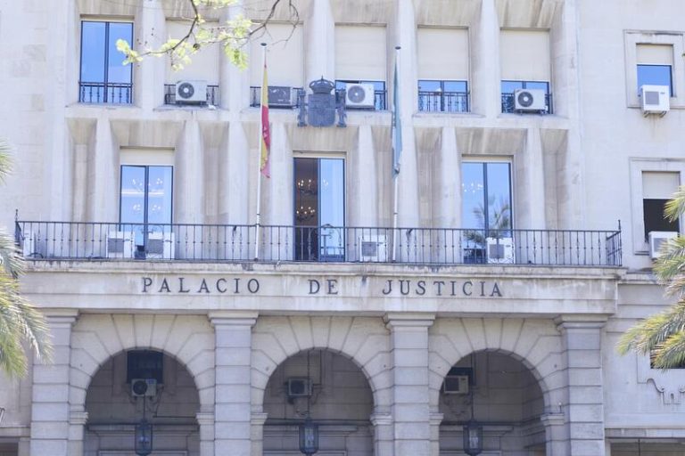 Condenados en Sevilla por allanar una casa y agredir a sus moradores por 