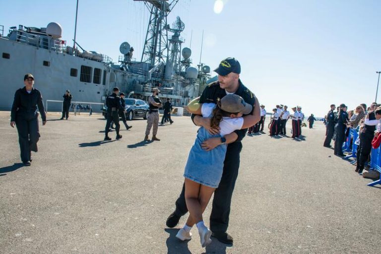 La fragata 'Santa María' sale de Rota para integrarse en la 'Operación Atalanta' durante cinco meses