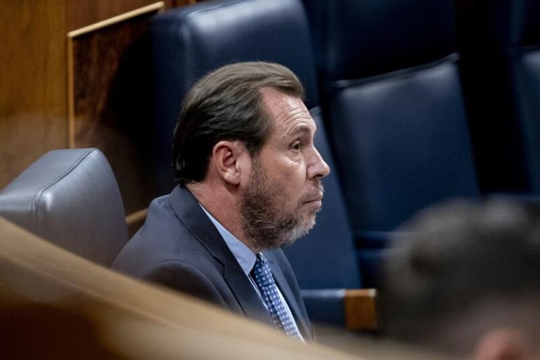 Óscar Puente quiere acabar con los bonos gratuitos en trenes de Cercanías y Media Distancia