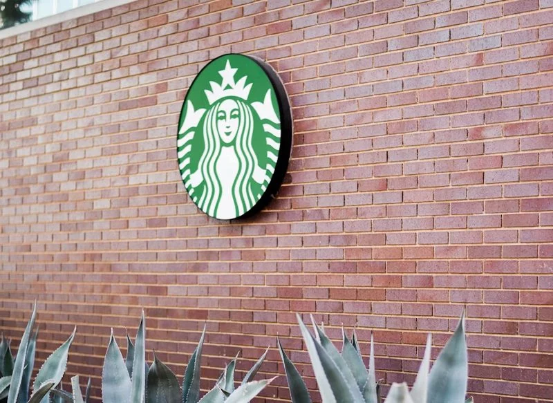 STARBUCKS NO REGALA NINGUNA CAJA POR RESPONDER PREGUNTAS