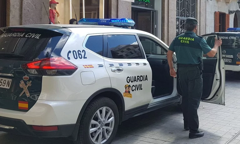 Alerta de la Guardia Civil: si alguien llama al telefonillo y te dice esto, mucho cuidado
