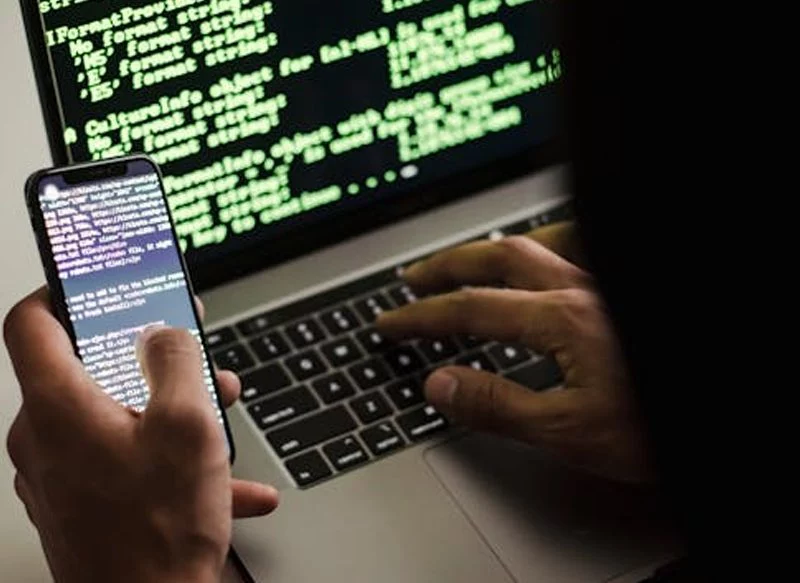 ROBO DE DINERO Y DATOS PERSONALES