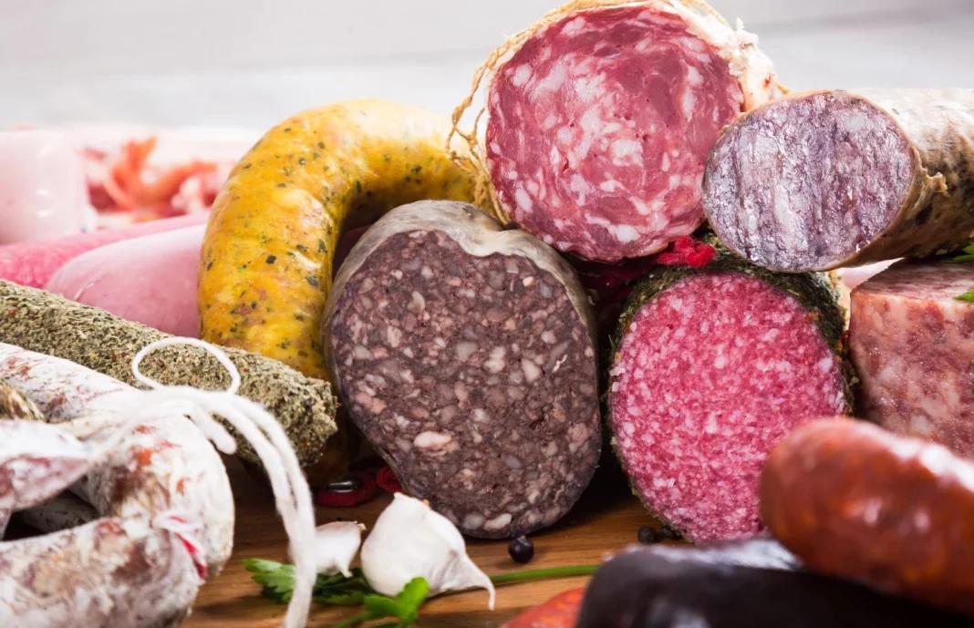 El peligro oculto en nuestras neveras: carnes procesadas bajo la lupa