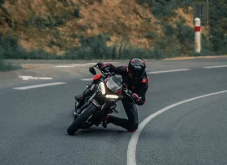 Así es la conocida 'estafa del motorista': cómo detectar y evitar el timo