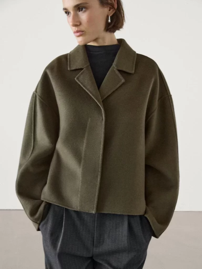 Abrigo corto mezcla lana detalle cierre