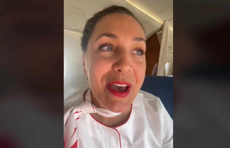 Azafata viral en las redes