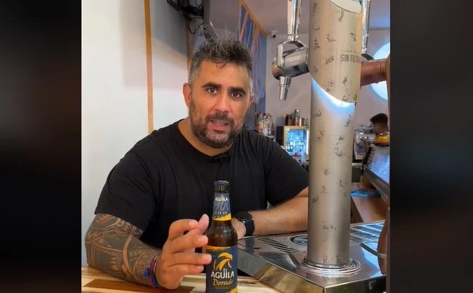 Un camarero avisa a todos los que piden botellines en los bares: 