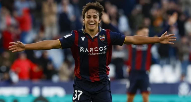 Carlos Álvarez enciende las alarmas en el Levante UD