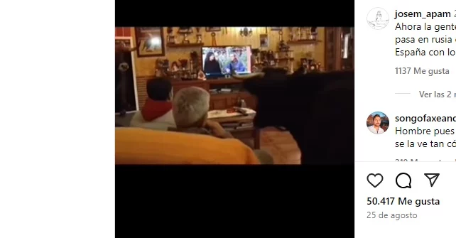 No verás nada más español que esta familia viendo la tele con una vaca en el salón 1 Chanel viendo la television