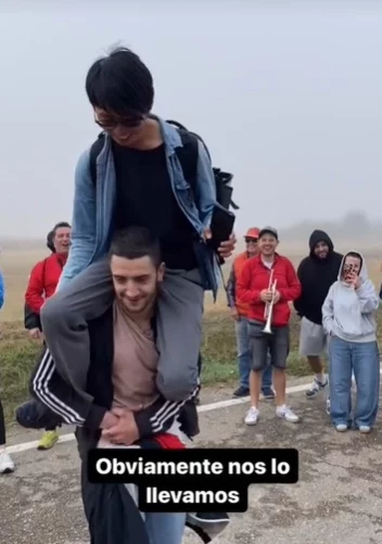 La sorpresa que se llevó en Burgos un chino que hacía el Camino de Santiago 2 Chino en Burgos camino a Santiago1