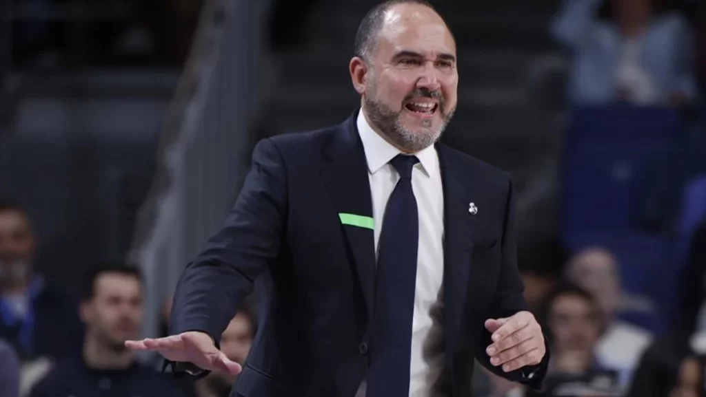 Chus Mateo tajante tras el ridículo del Real Madrid en A Coruña 1 Chus Mateo desolado: saltan las alarmas en el Real Madrid, lesión grave