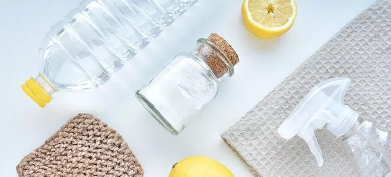 Cómo hacer tu propio limpiador ecológico con solo dos ingredientes de cocina
