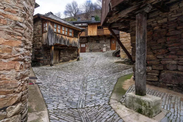 Comprar este pueblo de Castilla y León entero cuesta menos que un piso en Madrid centro