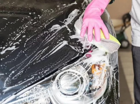 Cuántos litros de agua gasta lavar el coche en casa o en un túnel de lavado Cuántos litros de agua gasta lavar el coche en casa o en un túnel de lavado