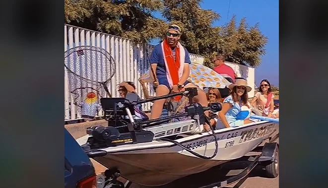 Unos profesores en Córdoba protagonizan la vuelta a clase más viral 2 Curioso recibimiento de profesores a alumnos1