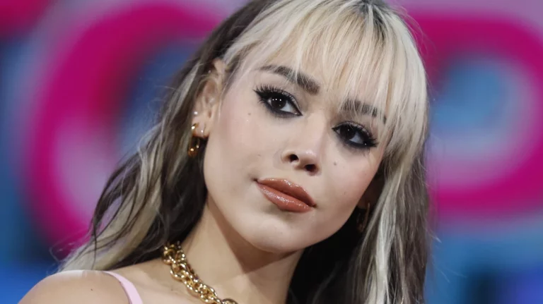 Danna Paola saca los colores a Broncano por su odio al Real Madrid