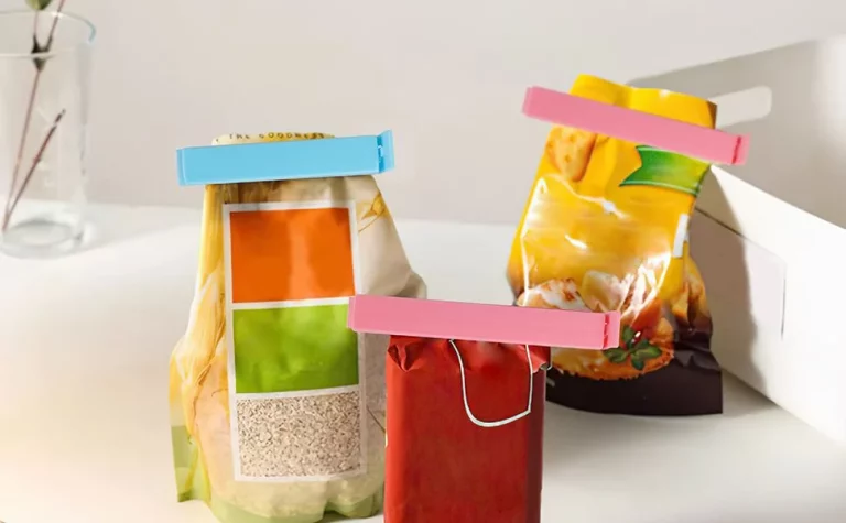 Deja de cerrar las bolsas abiertas con pinzas, usa este otro método en la cocina