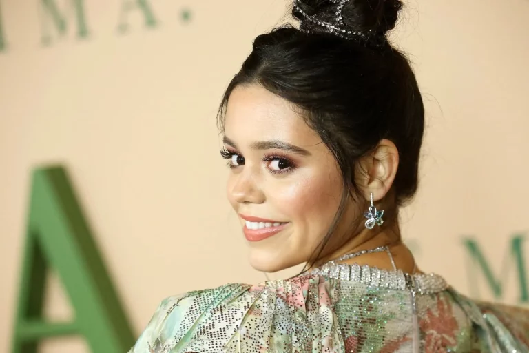 Jenna Ortega desvela que pasó hambre en los rodajes de niña: 'Un niño no debería cuidar de sí mismo'