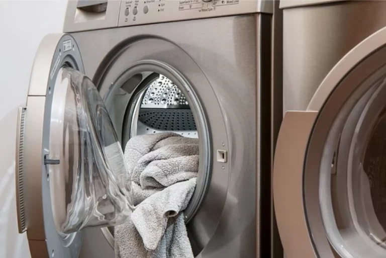 El curioso truco para que tu lavadora gaste la mitad de electricidad y luz