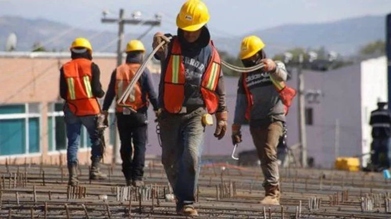 La falta de mano de obra en España: las profesiones con más demanda pese a 2,5 millones de parados