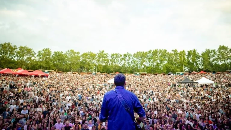 El festival MadBlue volverá a llenar de conciertos el parque Juan Carlos I de Madrid