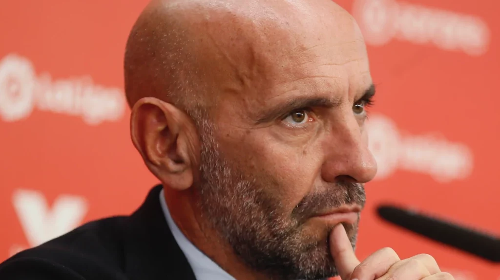 García Pimienta exige al Sevilla FC un negocio con el Aston Villa 32 El olfato de Monchi para descubrir talento joven e1726093938361