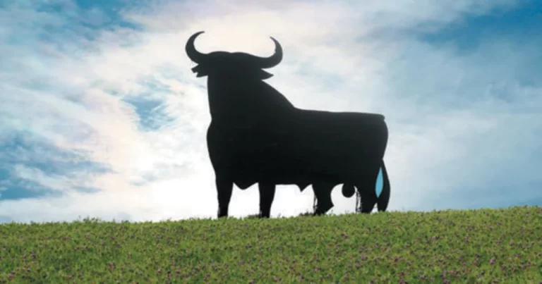 El origen real del toro de Osborne que se ve en las carreteras españolas