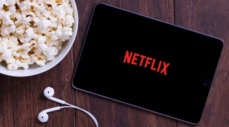 El verdadero motivo por el que te cuesta tanto decidir qué ver en Netflix