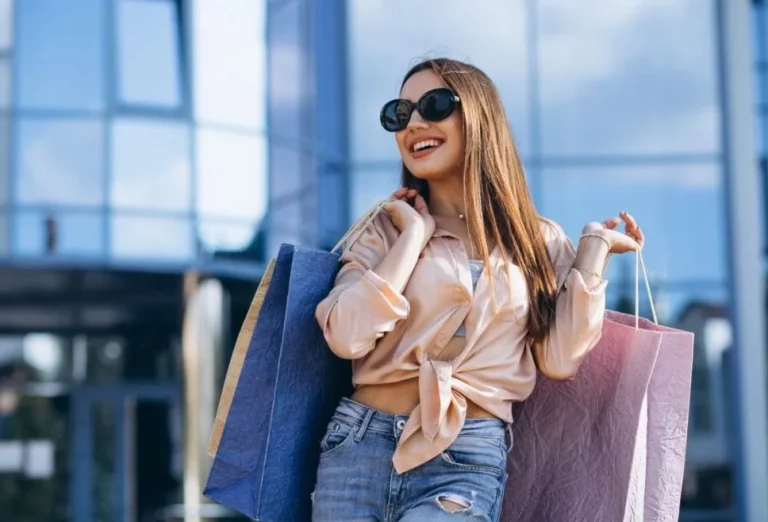 Elige entre estas faldas de H&M y Stradivarius o estos vaqueros de Pull&Bear para el look más rompedor de otoño
