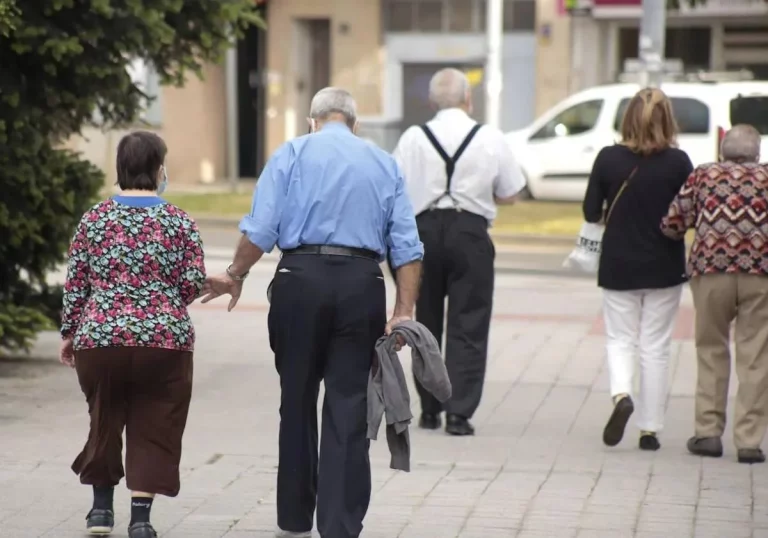 En qué consiste el ‘hurto amoroso’, la estafa contra personas mayores de la que alerta la Policía Nacional