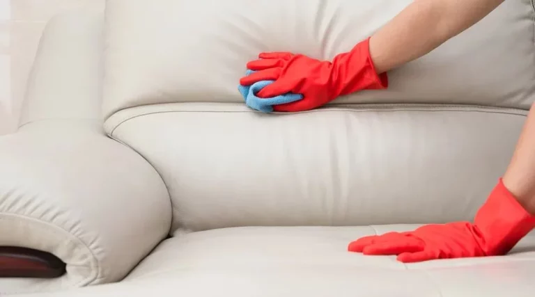 Este método casero para quitar las manchas del sofá es infalible