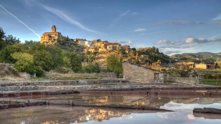 Este pequeño pueblo español esconde piscinas de sal como el Mar Muerto