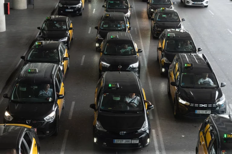 Los taxis de Barcelona piden más recursos para investigar fraudes dentro del gremio
