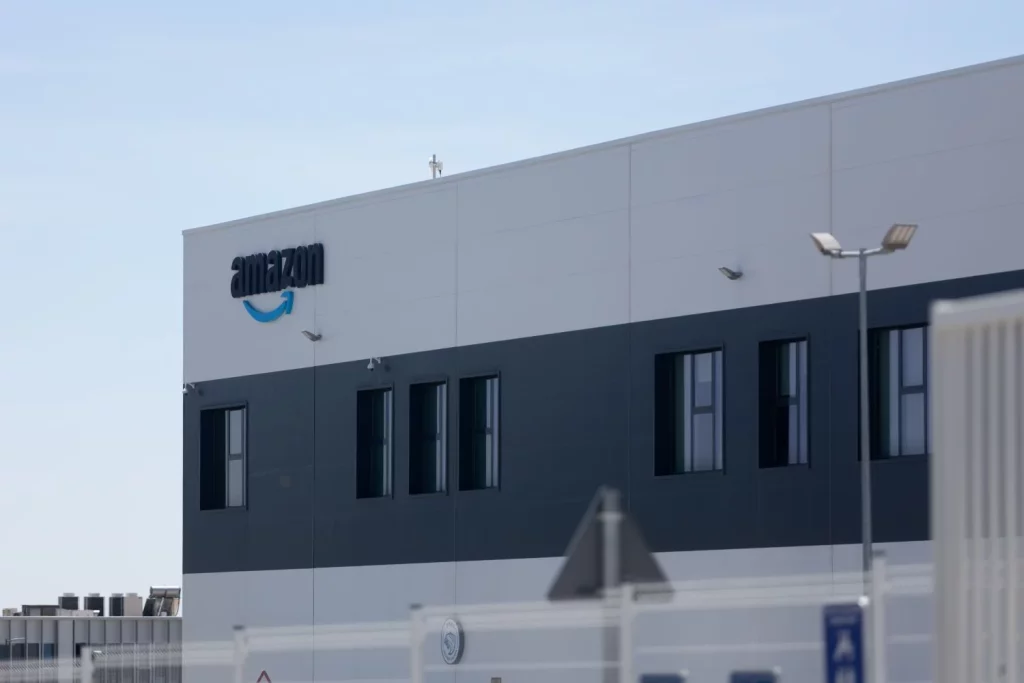 Uber quiere el negocio de Amazon 1 EuropaPress 6068949 centro logistico amazon julio 2024 mostoles madrid espana amazon registro