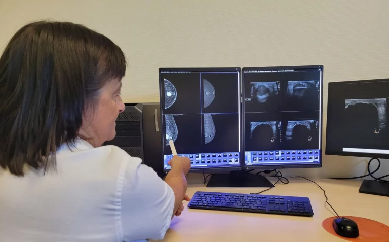 Un año del escándalo de los cribados de cáncer de mama en Andalucía: las asociaciones piden un fondo de compensación