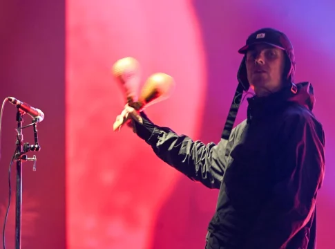 Oasis dispara las búsquedas y los precios del verano británico en 2025