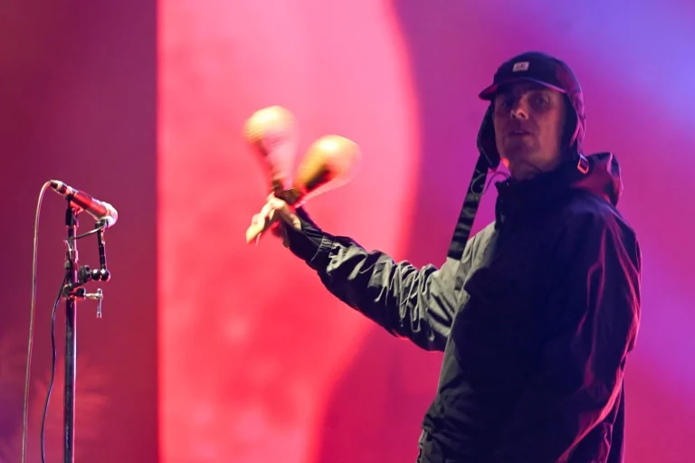 Oasis dispara las búsquedas y los precios del verano británico en 2025