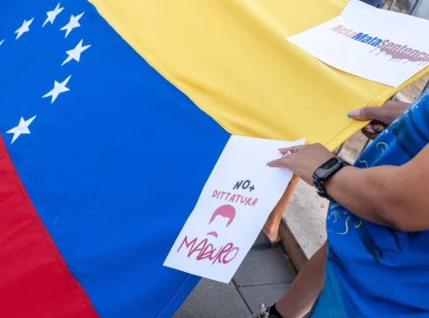 La decisión de hoy del Parlamento Europeo puede complicar la comunicación de Sánchez y Zapatero con Maduro en Venezuela