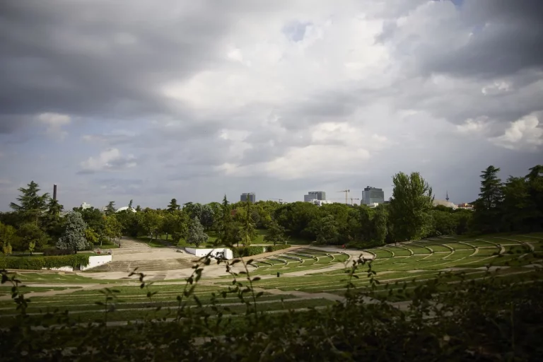 Los vecinos del parque Enrique Tierno Galván luchan contra la noria tras los conciertos