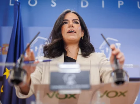 Vox defenderá esta semana en el Pleno del Congreso una iniciativa con la que pide revocar el traspaso de la gestión del Ingreso Mínimo Vital (IMV) a País Vasco y Navarra, que recientemente avaló el Tribunal Constitucional al considerar que no se ponía en riesgo la caja única de la Seguridad Social. Se trata de una proposición no de ley que con la que los de Santiago Abascal plantean 
