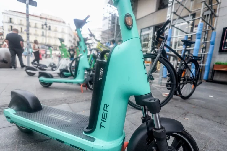 Lime se enfrentará a Madrid por la prohibición de los patinetes eléctricos