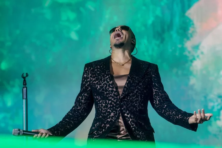 Los vecinos del Bernabéu vuelven a clase con el ruido de Romeo Santos