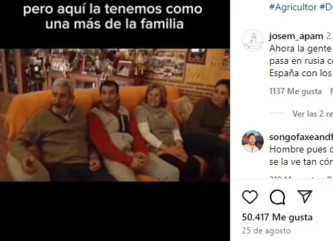 Familia con algo muy español una vaca en casa Familia con algo muy español una vaca en casa