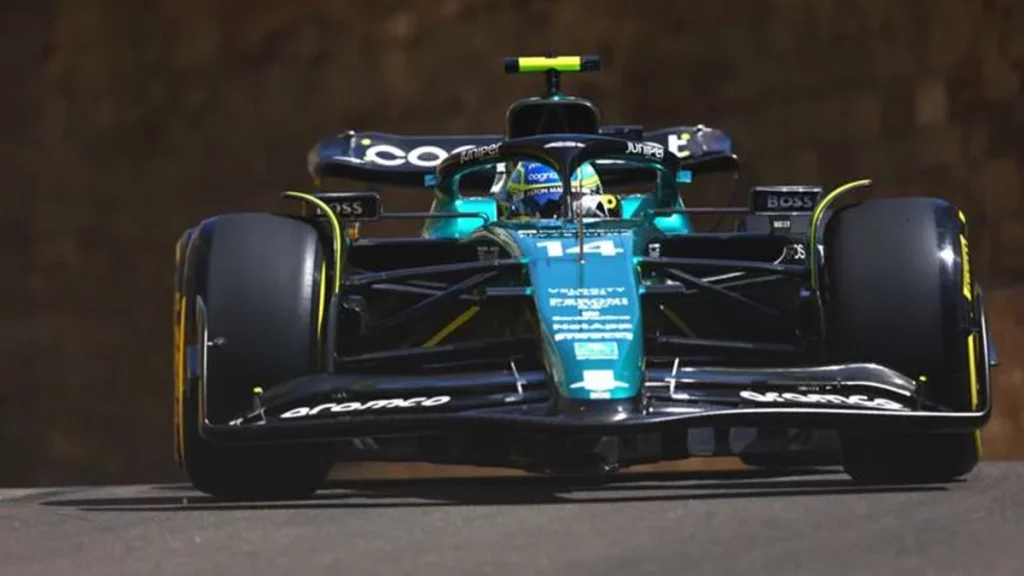 Fernando Alonso recibe mensaje esperanzador de Aston Martin para Singapur