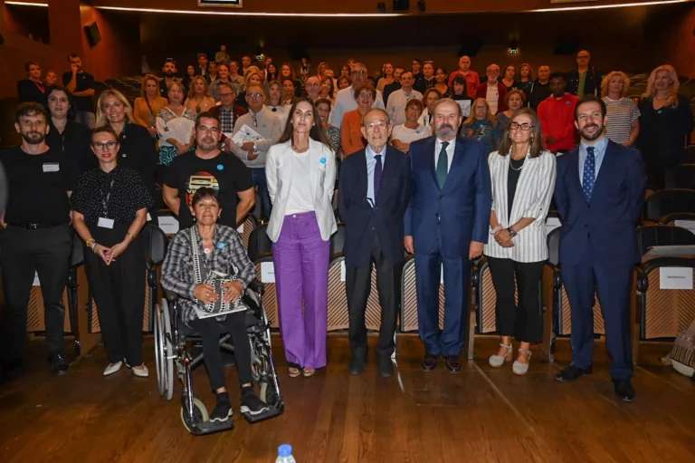 Fundación Endesa y el Museo Nacional del Prado acercan el arte a 300 personas en riesgo de exclusión en la II edición de su proyecto Marcos de mira